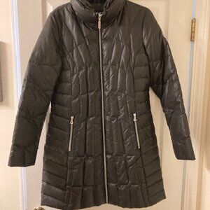 Guess Woman's Puffer/Insulated Coat Size Medium